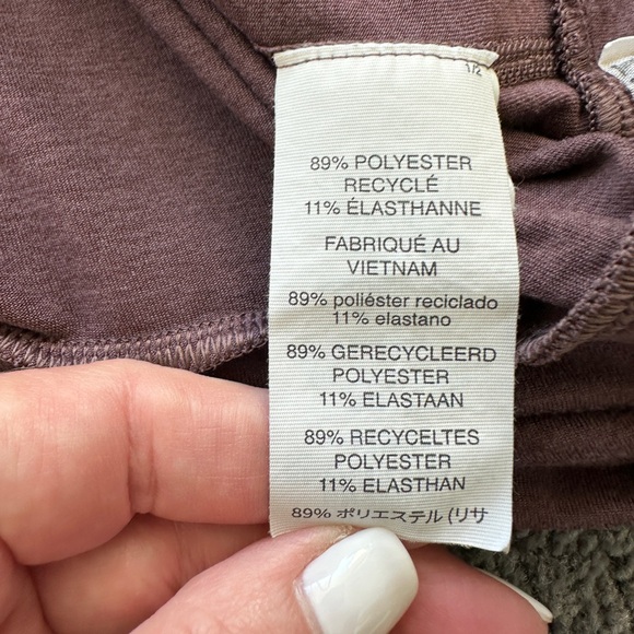 Vuori Halo Performance Hoodie 2.0 in Elderberry Heather - Size S - Like New - Picture 5 of 5